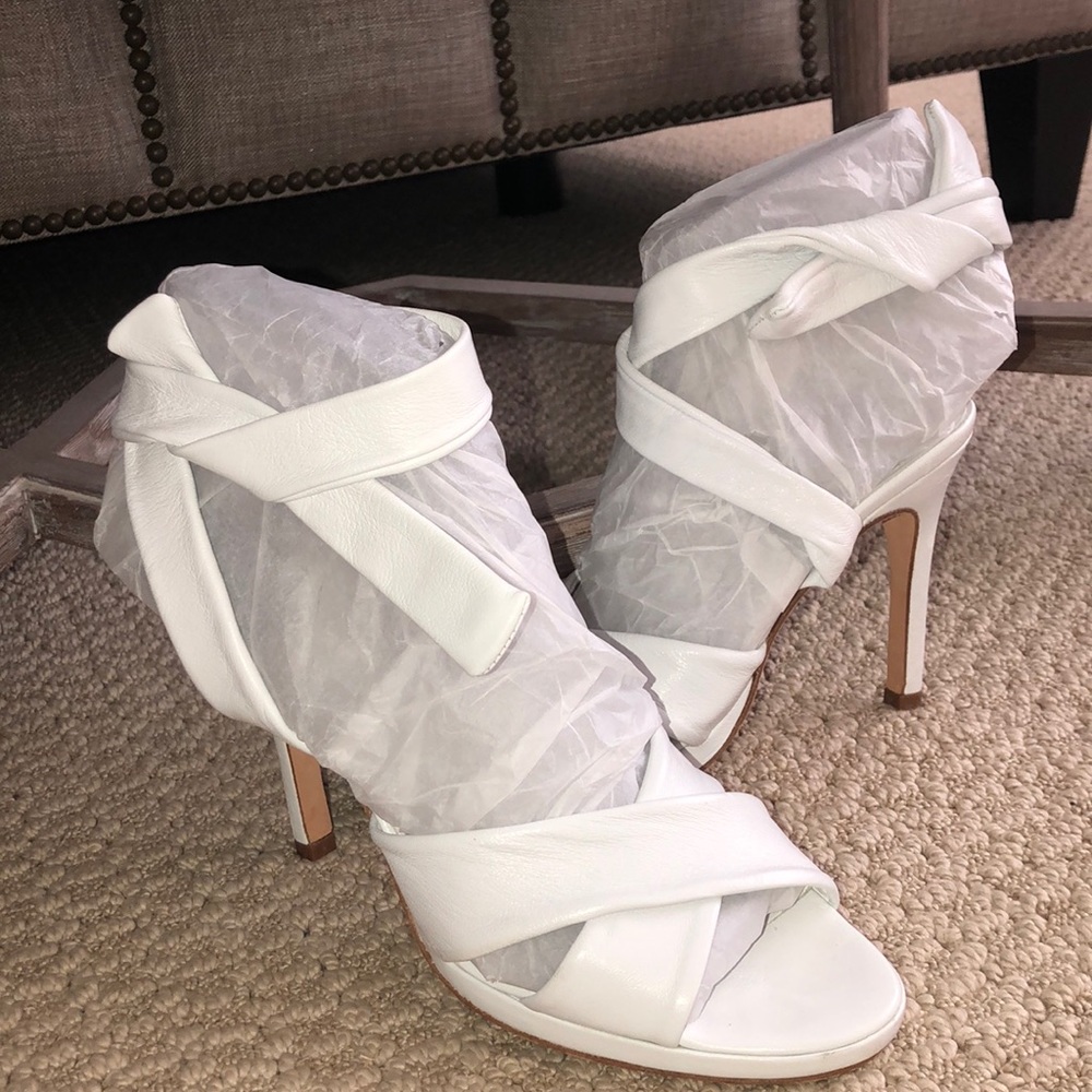Banana Republic WHITE Soft Leather Ankle Wrap Heels/6.5